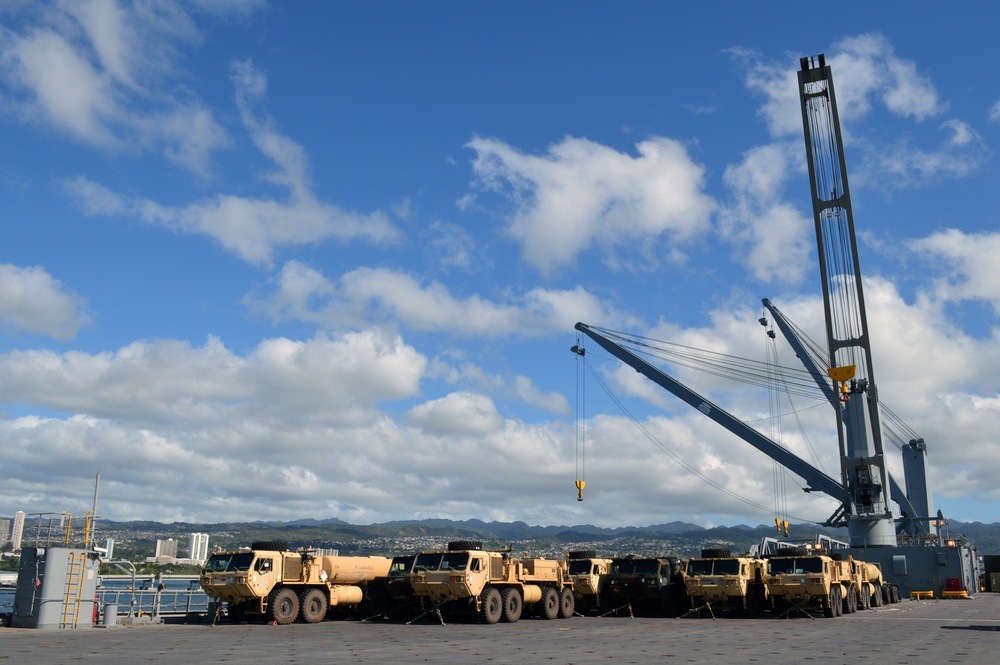 ‘Tropic Lightning’ Division loads up aboard Navy vessel for JRTC