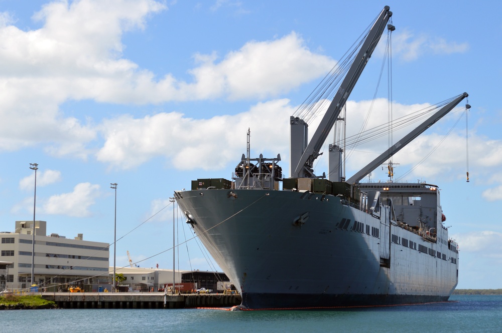 ‘Tropic Lightning’ Division loads up aboard Navy vessel for JRTC