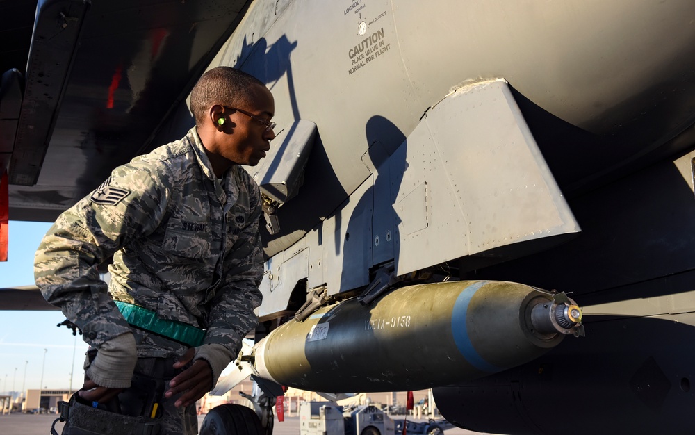 57th MXG hosts 4th quarter load crew competition