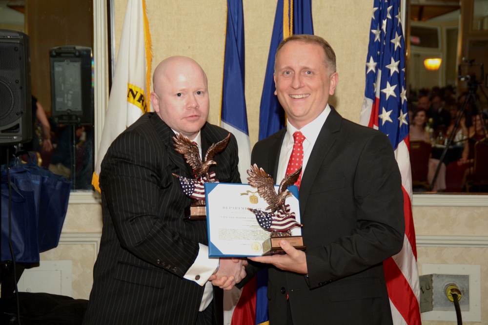 Waco Native receives Top Awards for Navy Recruiting