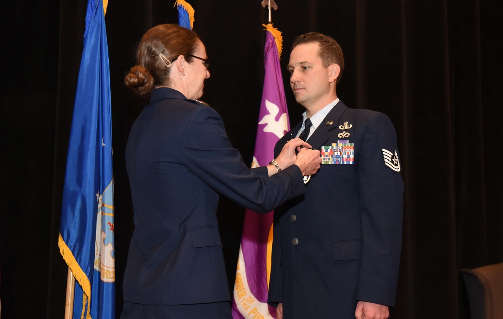 EOD Airman receives Purple Heart