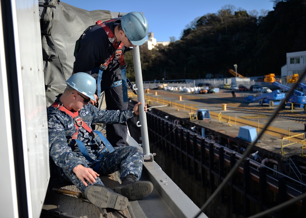Blue Ridge Sailors repair ship's safety lines