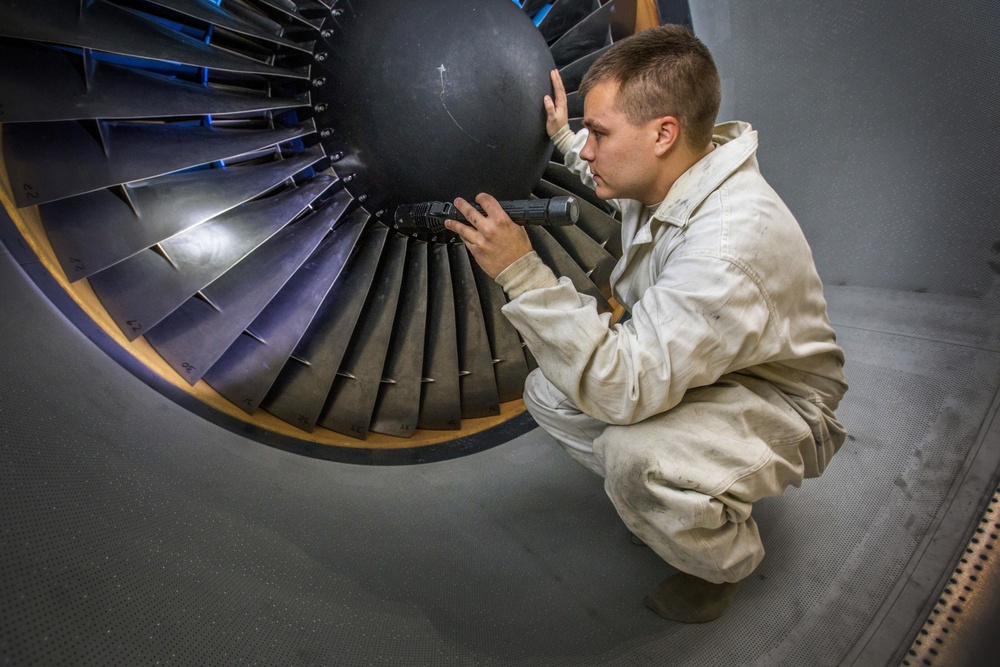 KC-10 engine fan blade inspection