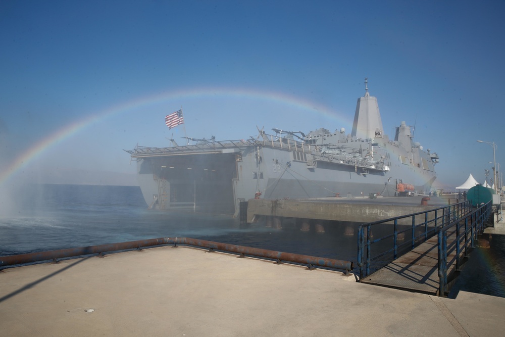 USS San Diego (LPD 22) Wash Down Operations