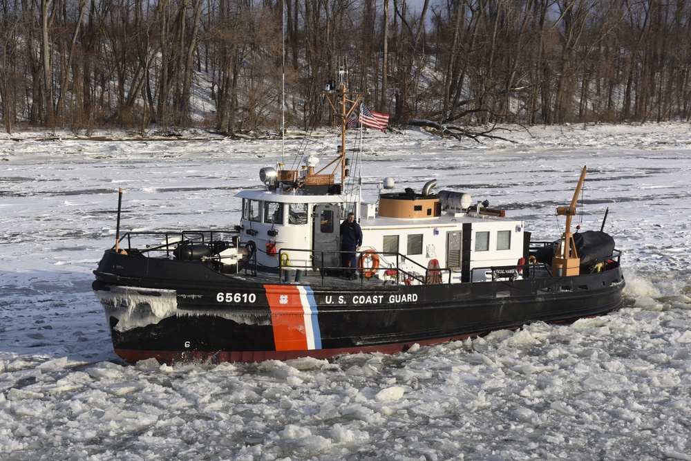 Coast Guard continues to break ice on Hudson River