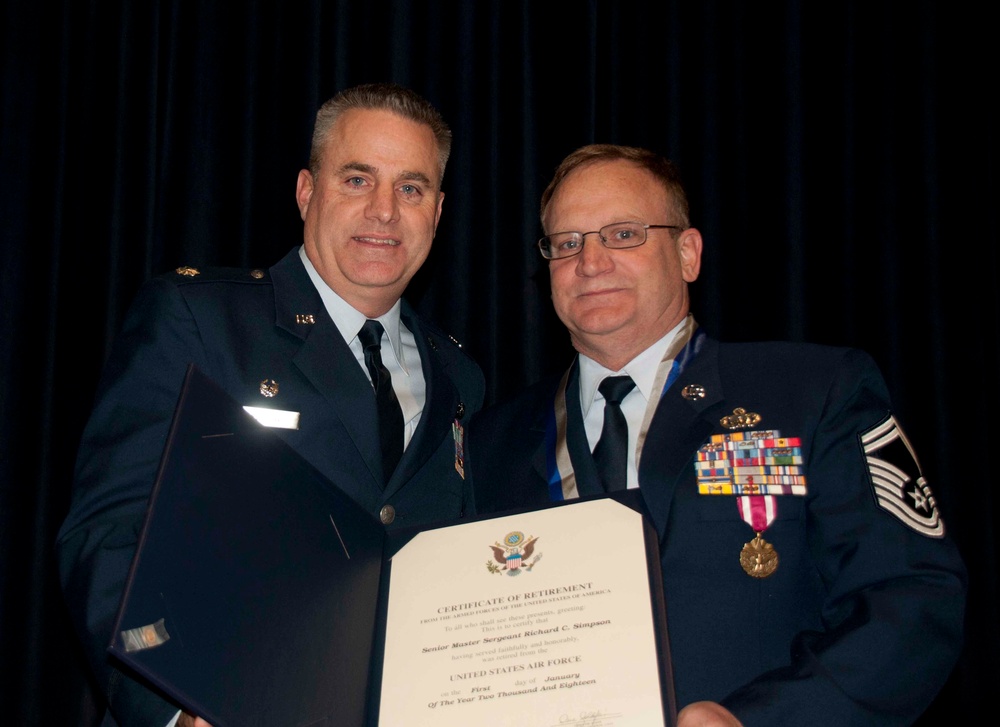 Senior Master Sgt. Rick Simpson receives his retirement certificate