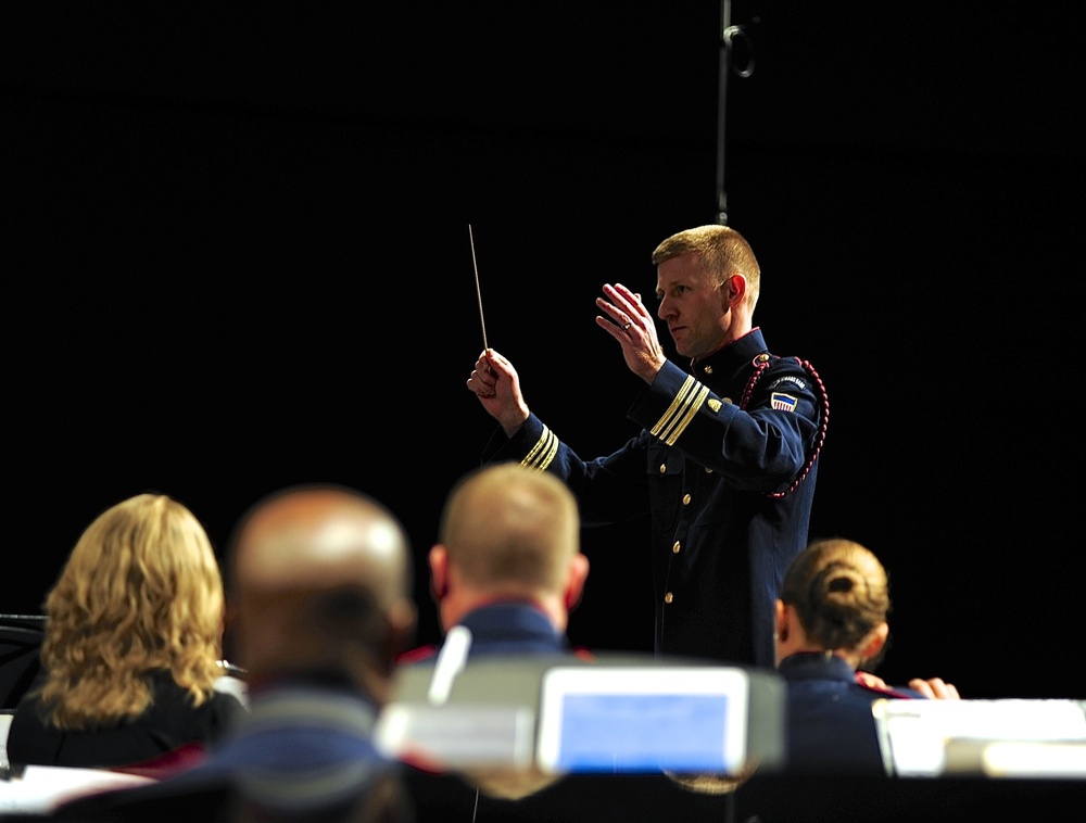 Coast Guard Band performs at International Conference in Chicago