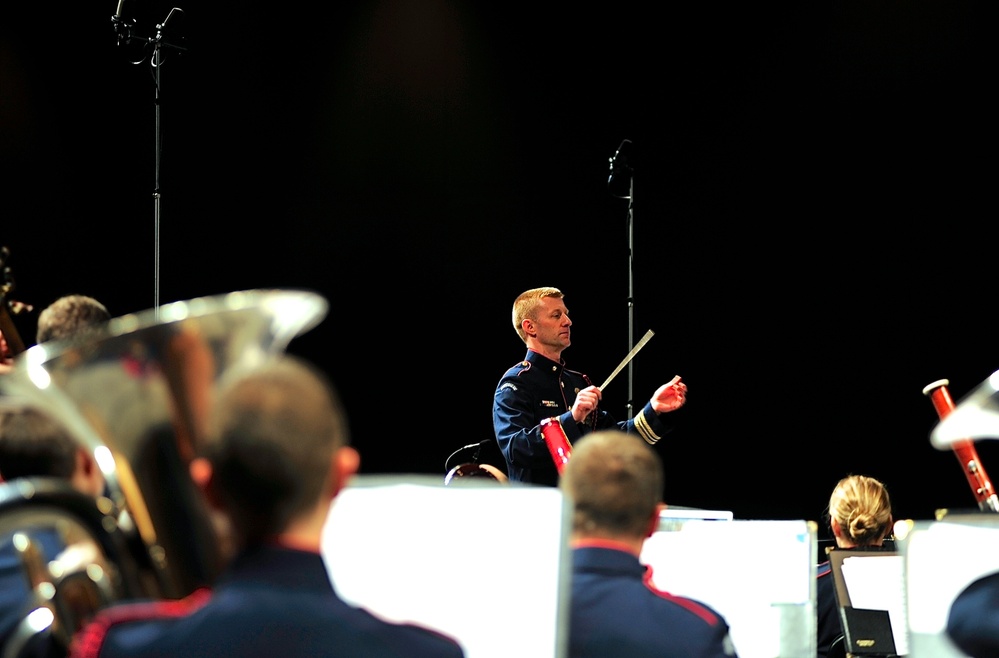 Coast Guard Band performs at International Conference in Chicago