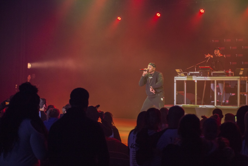 Lecrae visits MCAS Iwakuni