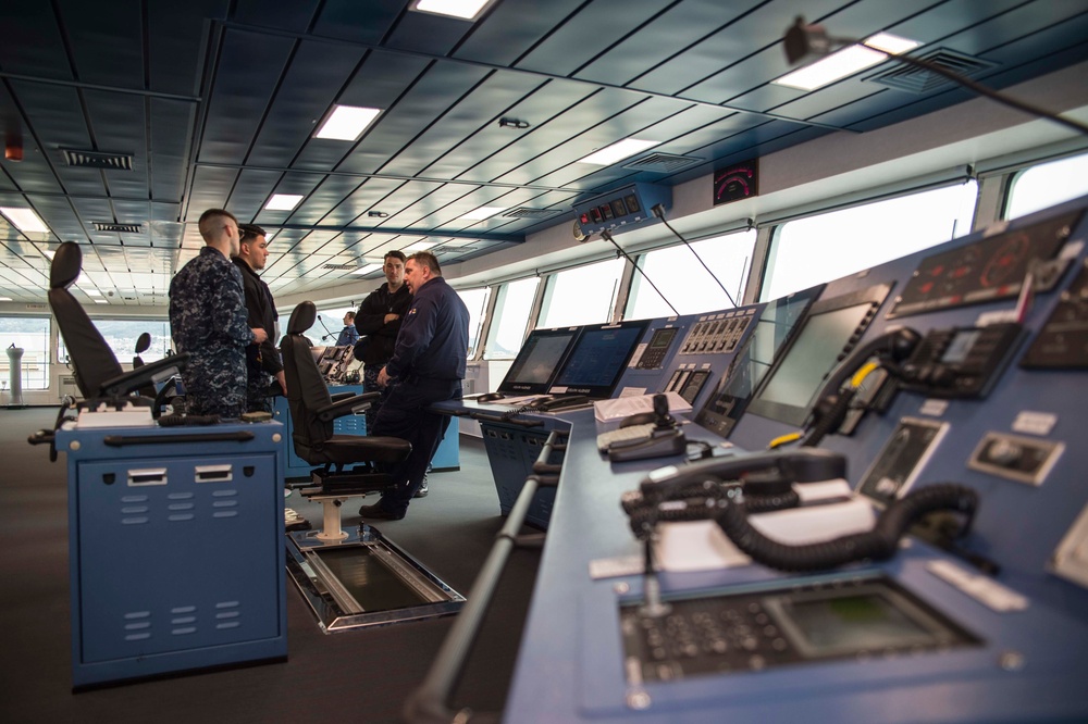 Bonhomme Richard Sailors Visit RFA Tidesurge (A138)