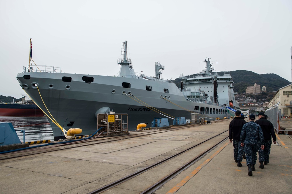 Bonhomme Richard Sailors Visit RFA Tidesurge (A138)