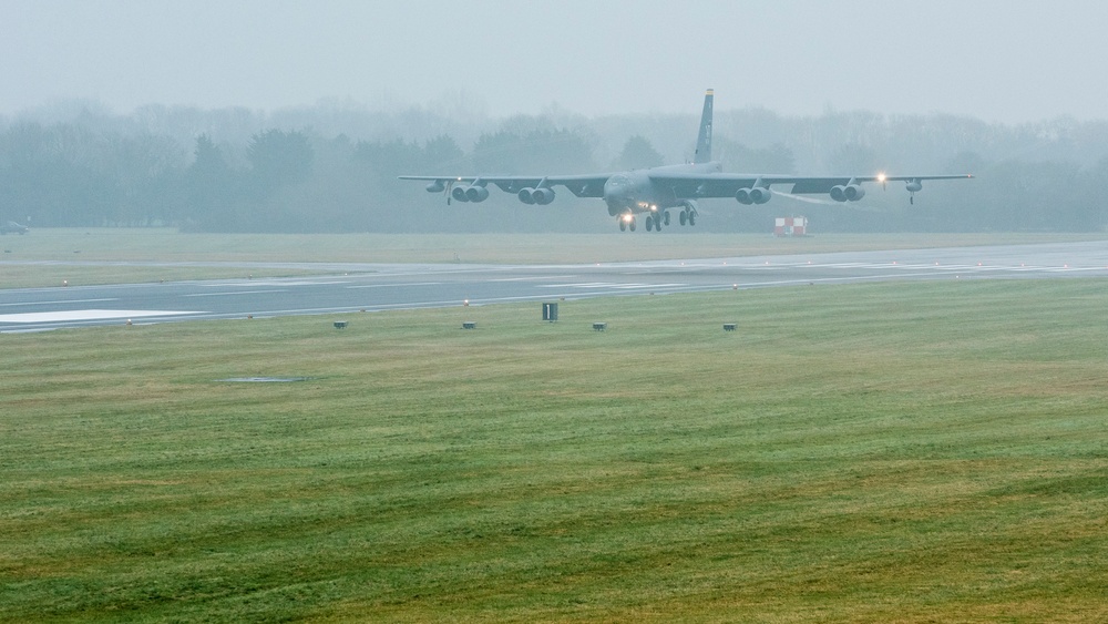 Bombers arrive in UK