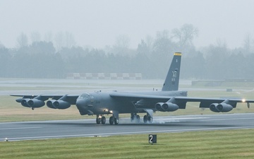 Minot B-52s, Airmen deploy to RAF Fairford