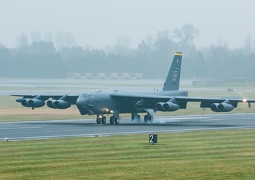 Minot B-52s, Airmen deploy to RAF Fairford