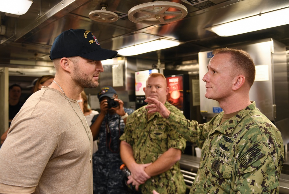 Master Chief Petty Officer of the Navy Steven S. Giordano and Tim Tebow visit USS Chung-Hoon (DDG 93)