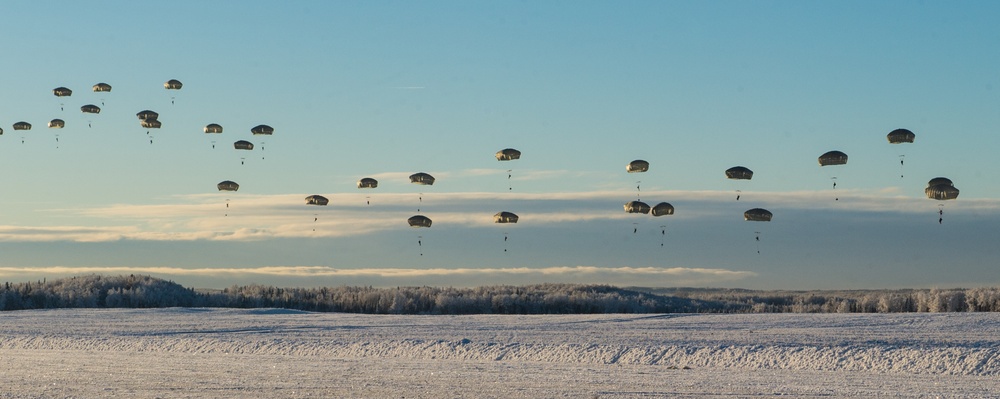 Pacific Region’s only American airborne brigade fills Alaska skies