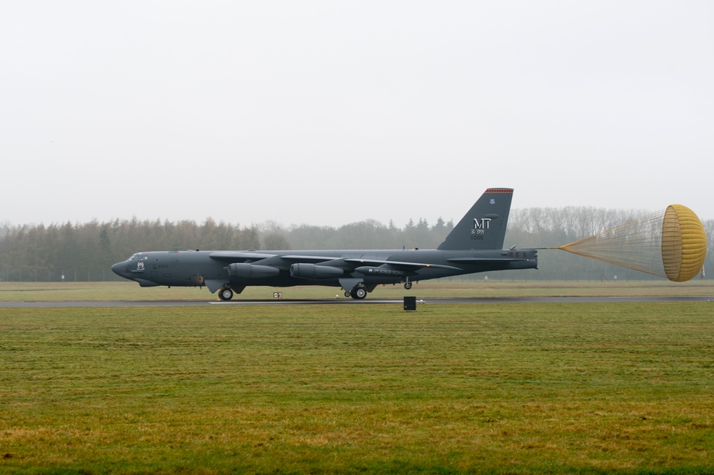 Bombers arrive in UK