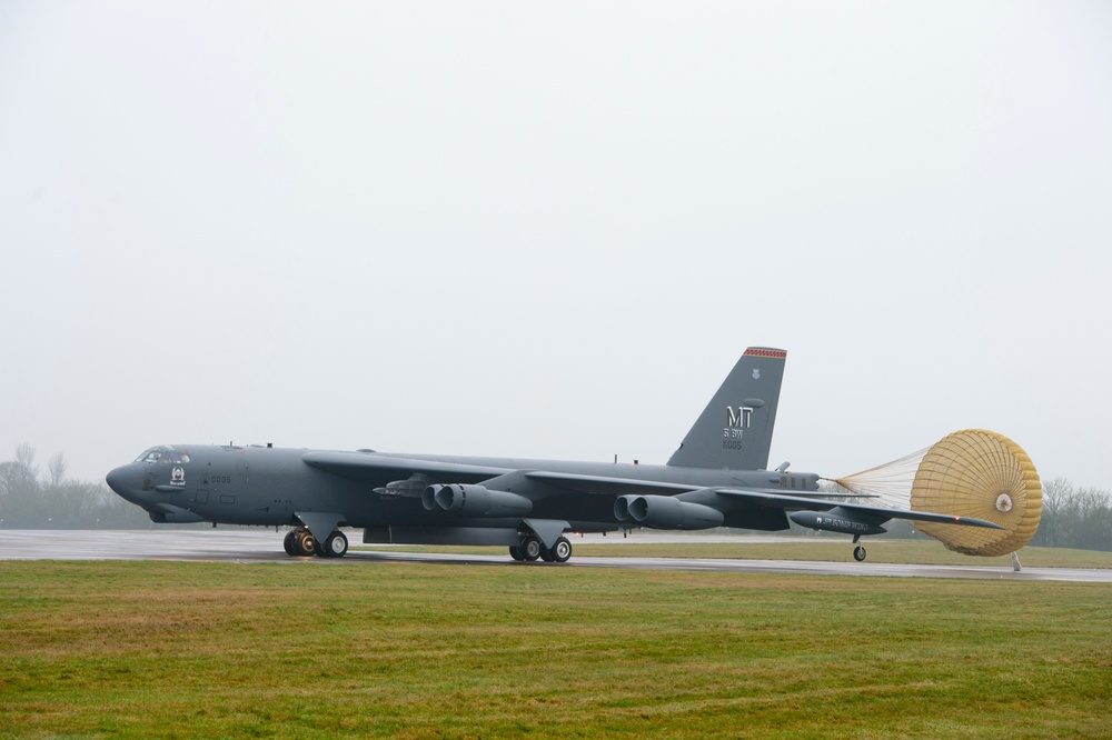 Bombers arrive in UK