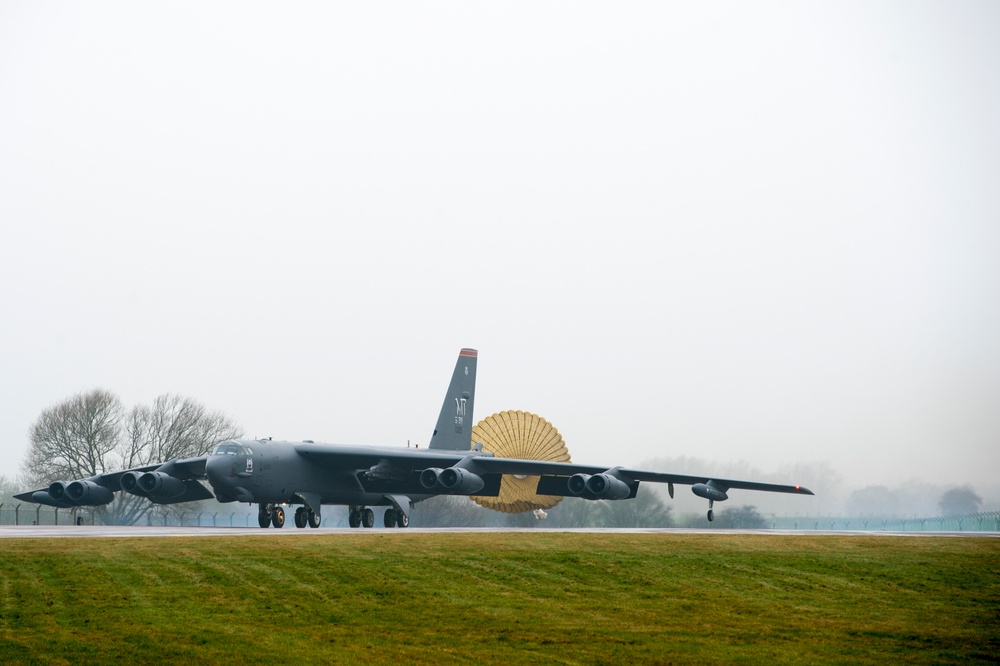 Bombers arrive in UK