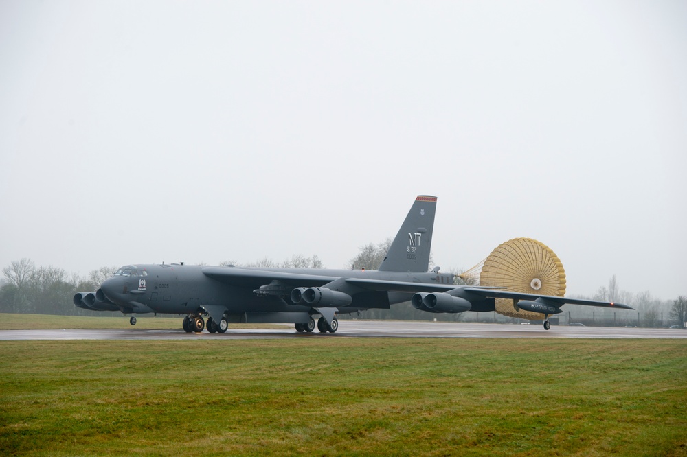 Bombers arrive in UK