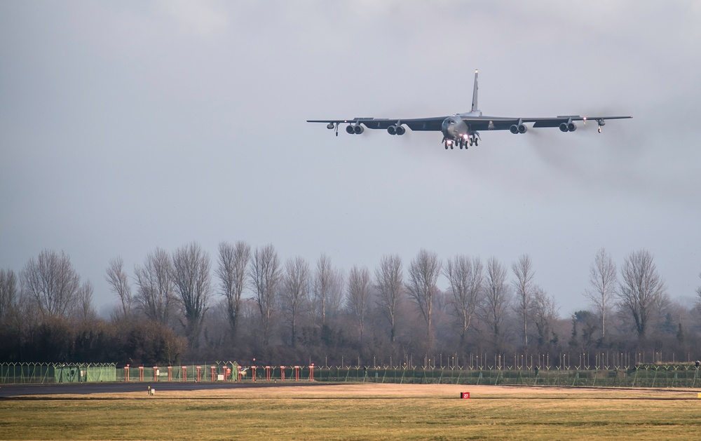 Bombers arrive in UK