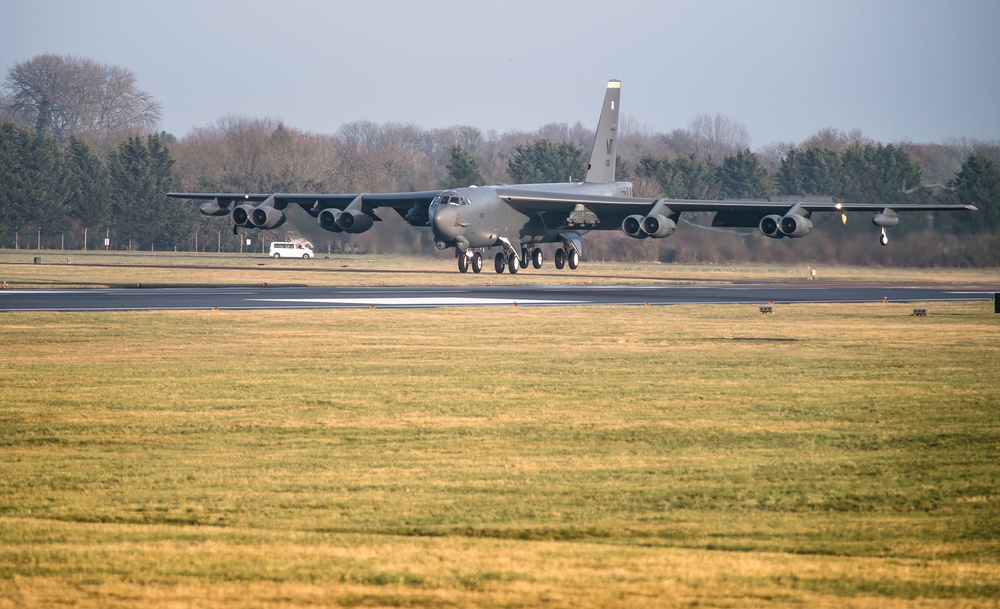 Bombers arrive in UK