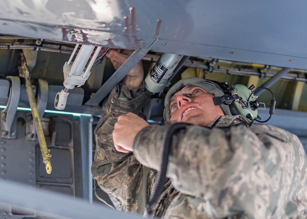 Maintainers work thru record cold weather.