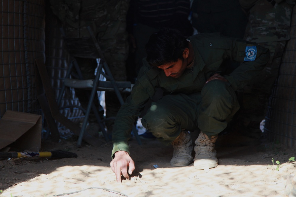 Raqqah Internal Security Forces conduct counter-IED Training