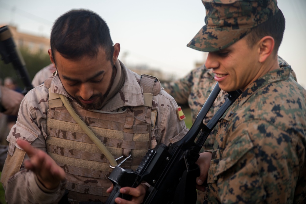 U.S. Marines train with Spanish Marines from Tercio de Armada