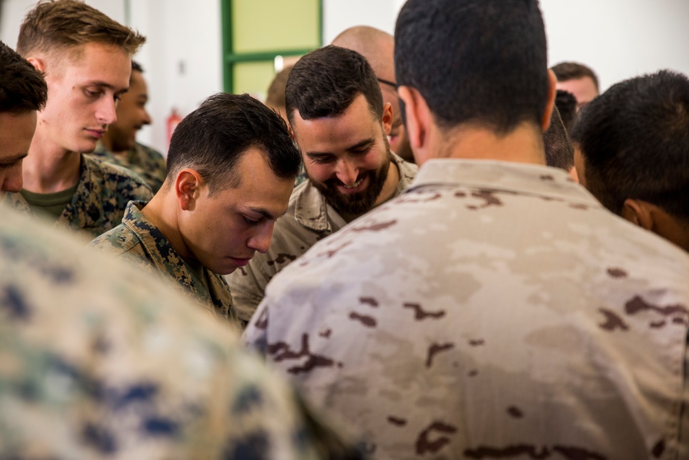U.S. Marines train with Spanish Marines from Tercio de Armada