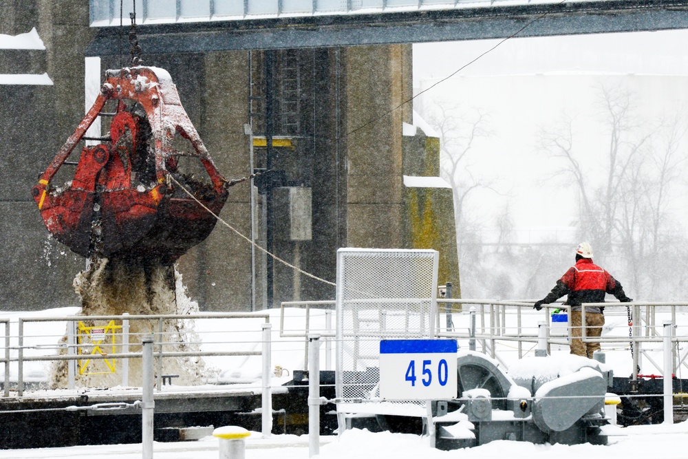 Coast Guard, U.S. Army Corps of Engineers, industry partners survey Emsworth Lock and Dam