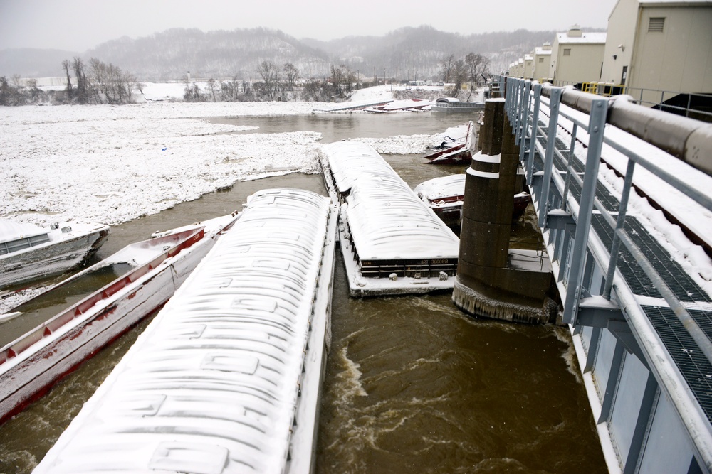 Coast Guard, U.S. Army Corps of Engineers, industry partners survey Emsworth Lock and Dam