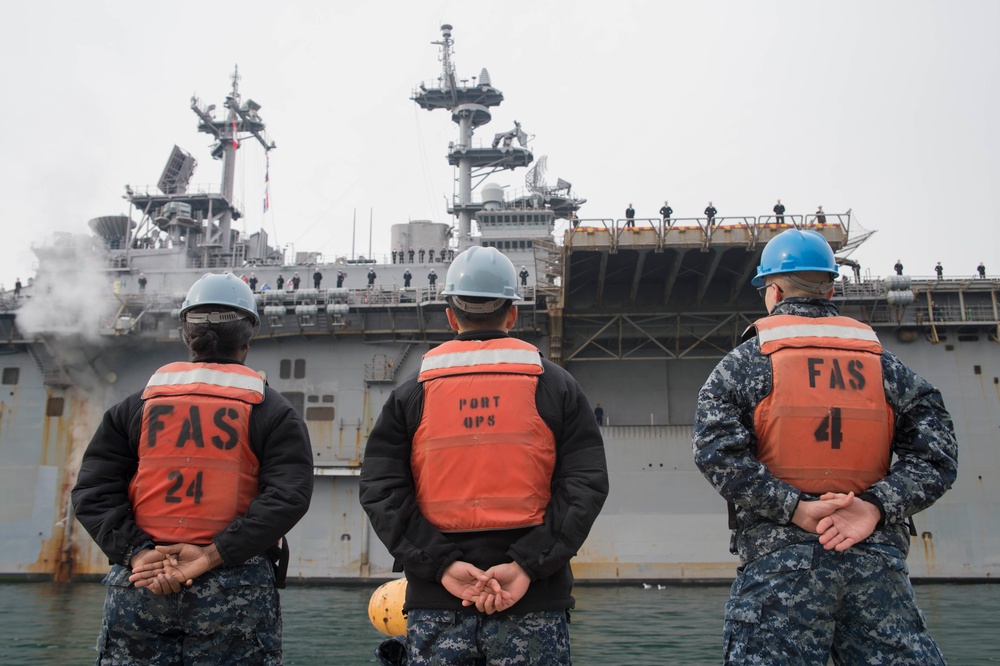 USS Wasp (LHD 1) Sasebo Arrival
