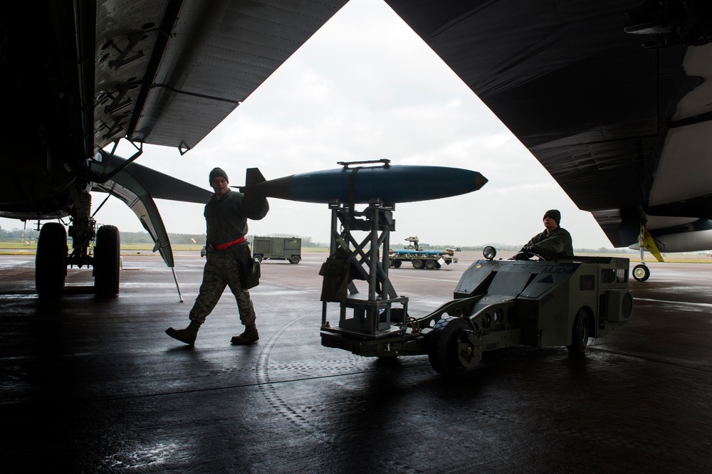 Airmen support strategic bomber deployment