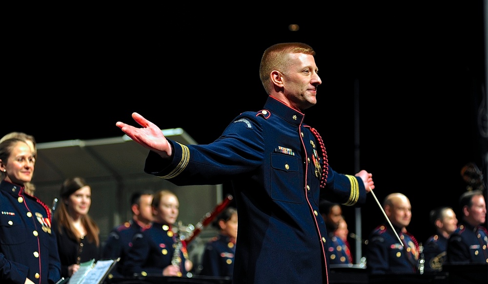 Coast Guard Band performs at International Conference in Chicago