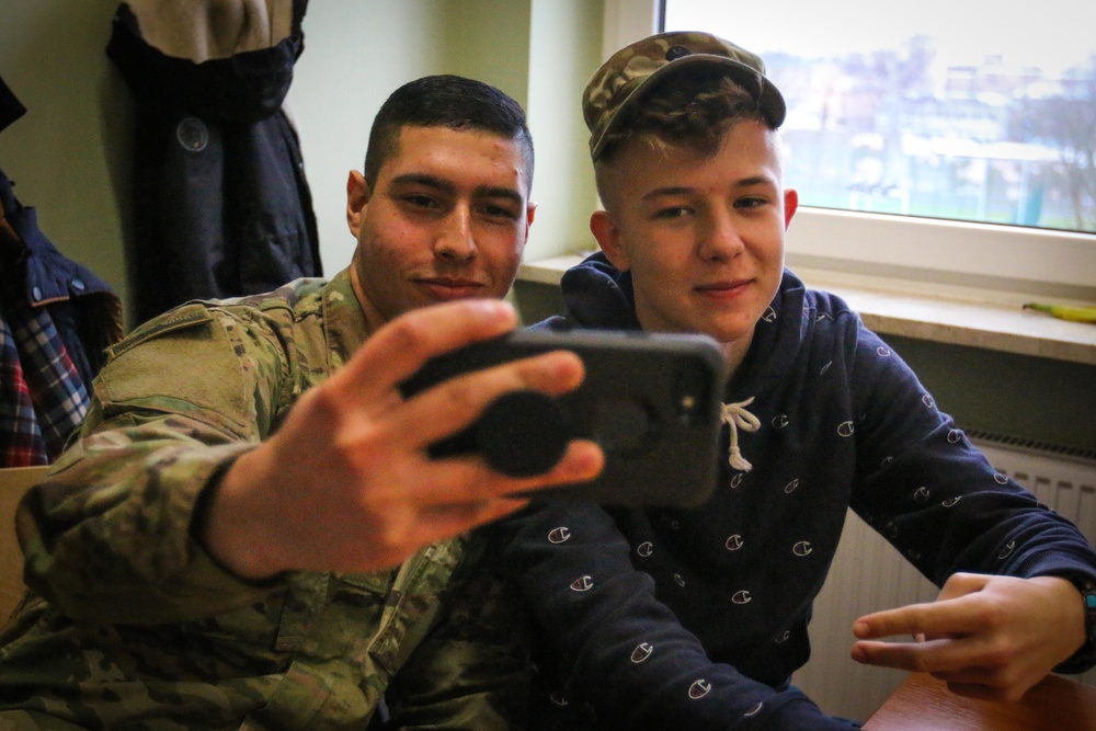 Soldiers Build Bridges with Polish Students