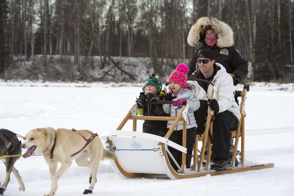 673d FSS and JBER Life offer dog sled rides to Hillberg Ski Area visitors