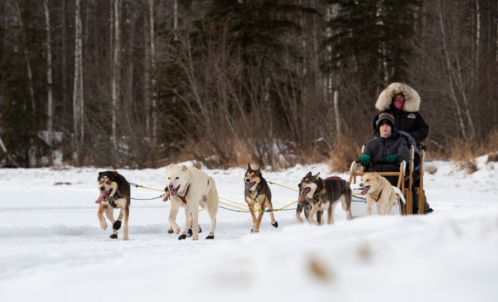 673d FSS and JBER Life offer dog sled rides to Hillberg Ski Area visitors