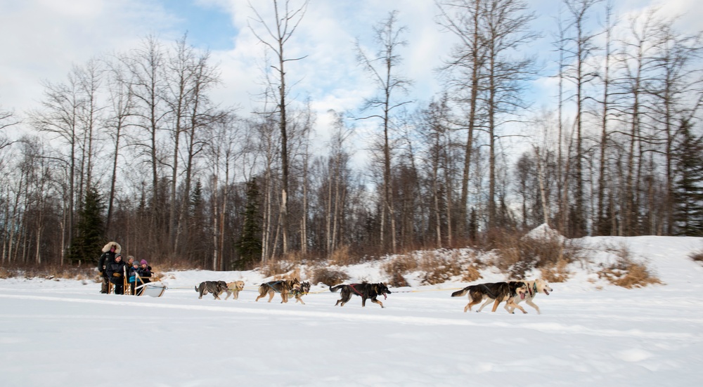 673d FSS and JBER Life offer dog sled rides to Hillberg Ski Area visitors