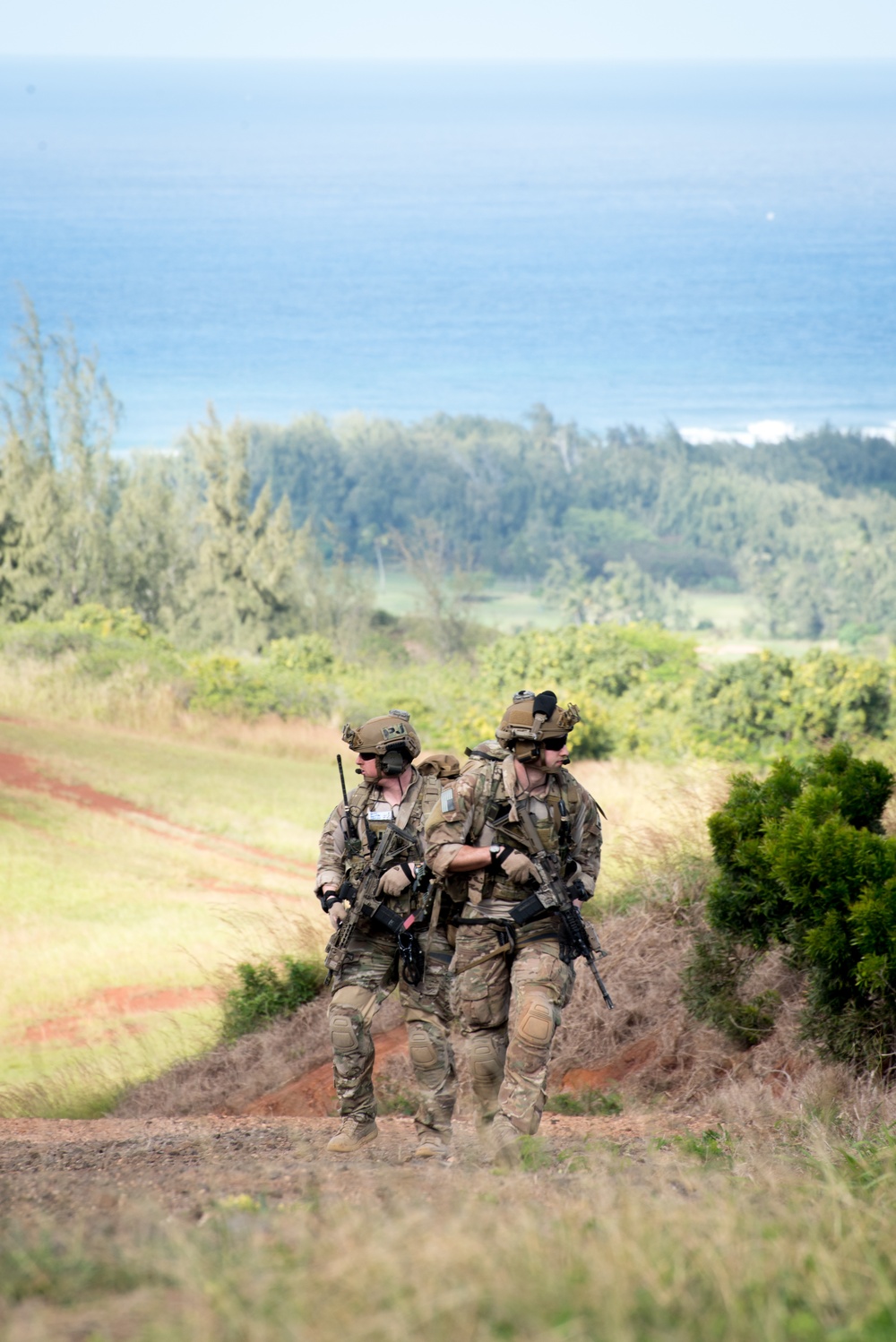 171st Aviation and 212th RQS conduct pararescue training in Hawaii