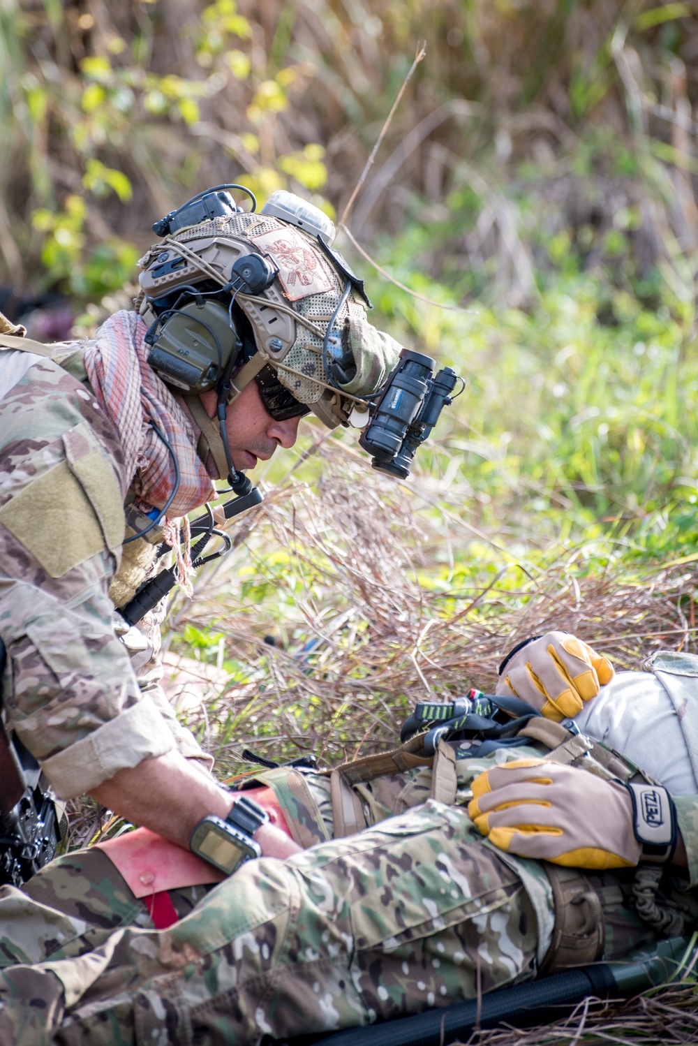 171st Aviation and 212th RQS conduct pararescue training in Hawaii