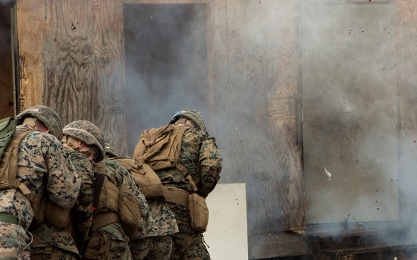 V3/8 0351's participate in a Breach Range