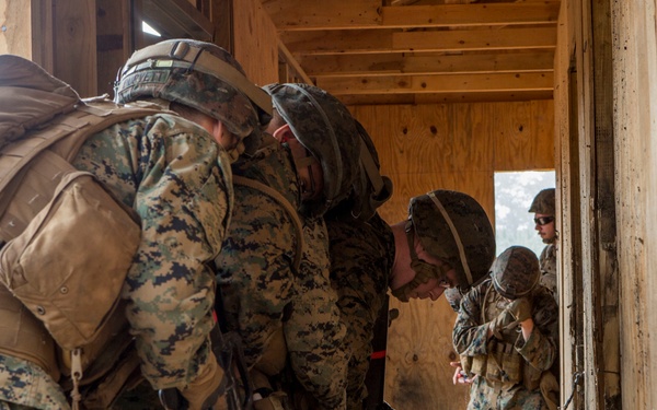 V3/8 0351's participate in a Breach Range