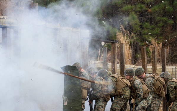 V3/8 0351's participate in a Breach Range