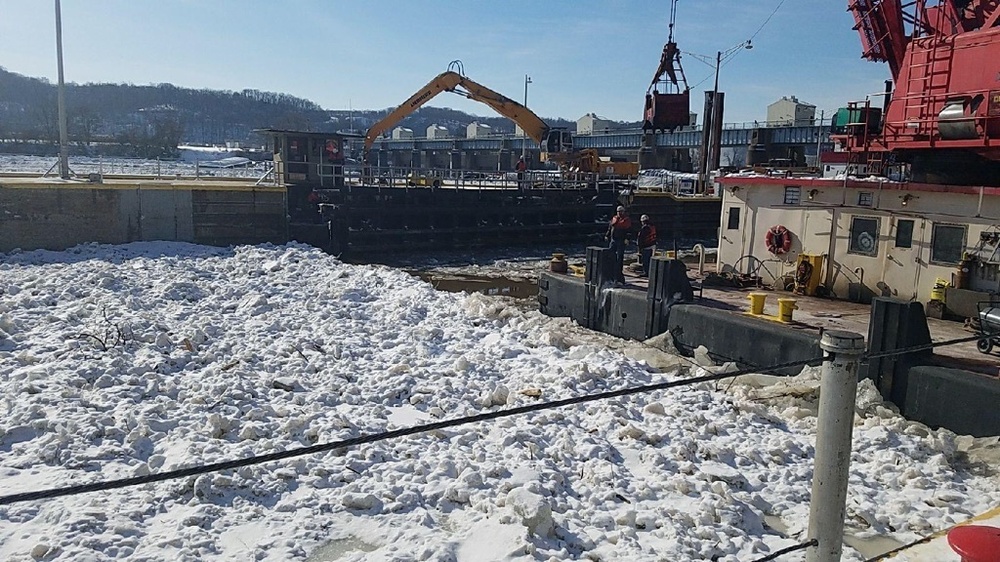 Unified command continues ice-breaking operations on Ohio River