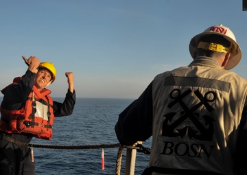 USS Anchorage Assists NASA Engineers with URT-6