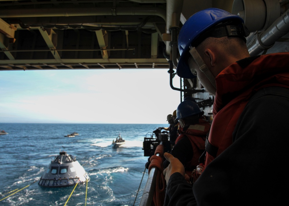 USS Anchorage (LPD 23) Retrieves the NASA Orion Test Article