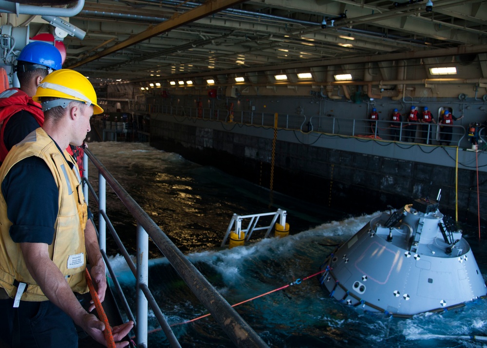 USS Anchorage (LPD 23) Retrieves the NASA Orion Test Article