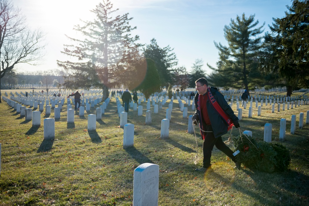 Volunteers Participate in Wreaths Out at Arlington National Cemetery