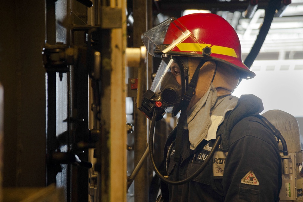 USS San Diego (LPD 22) Conducts Damage Control Training